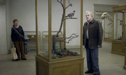 A Proposito di Un piccione seduto su un ramo riflette sull’esistenza – La Recensione